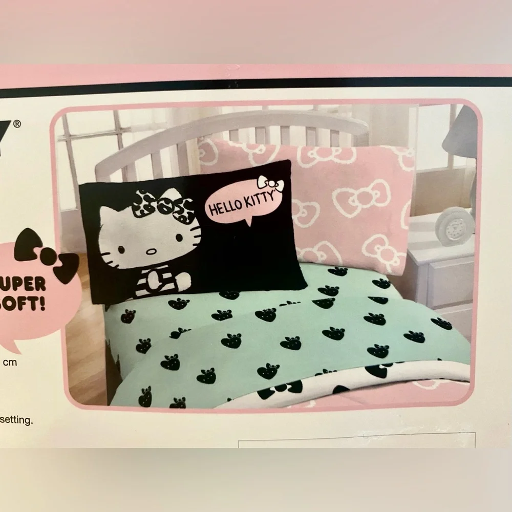 Hello Kitty Black Green Heart Themed Full Sheet Set